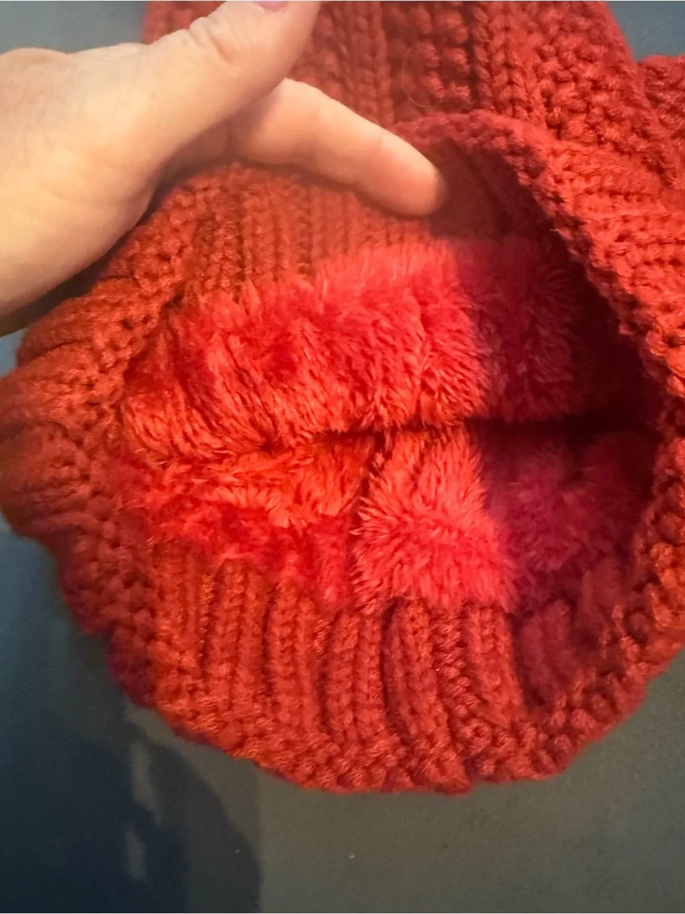 UGG Australia Red Knit Beanie Hat & Touchscreen Gloves‎